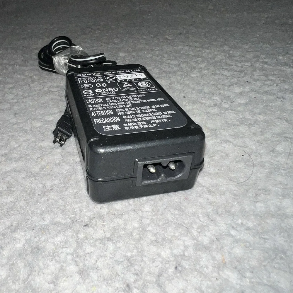 Genuine Sony HandyCam AC-L200C AC-L200D AC-L25B 8.4V Power Supply Charger OEM